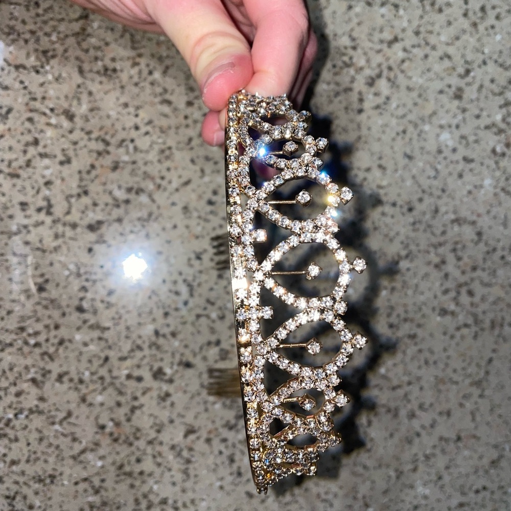 Crown - Picture 5 of 6